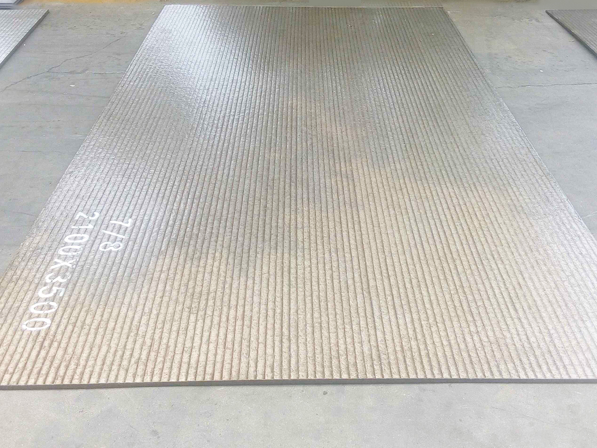 Hardfacing steel plate